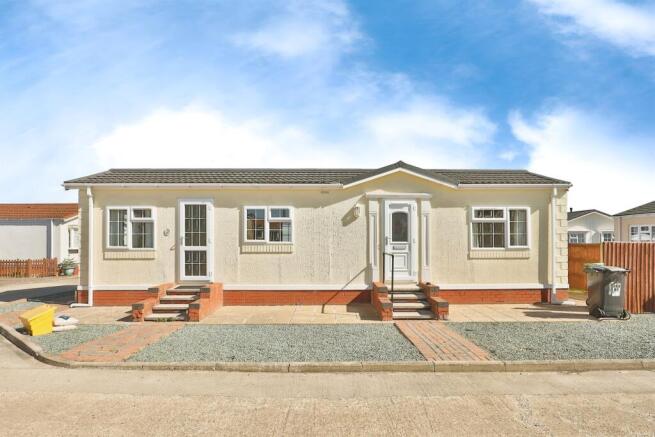 2 bed property, in Redhill Park, £40,000