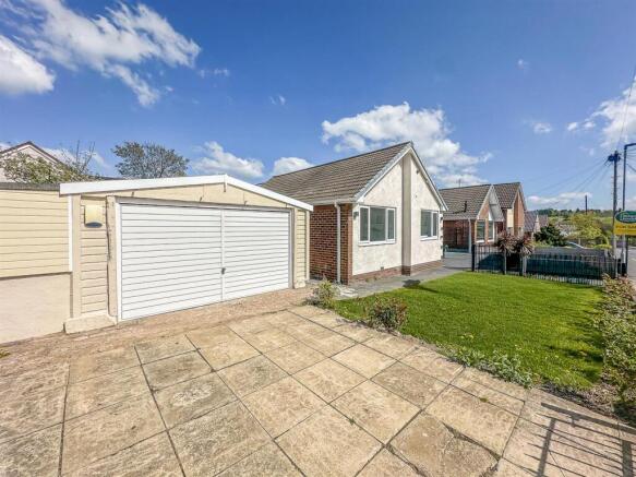3 bed property, in Junction Lane, £375,000