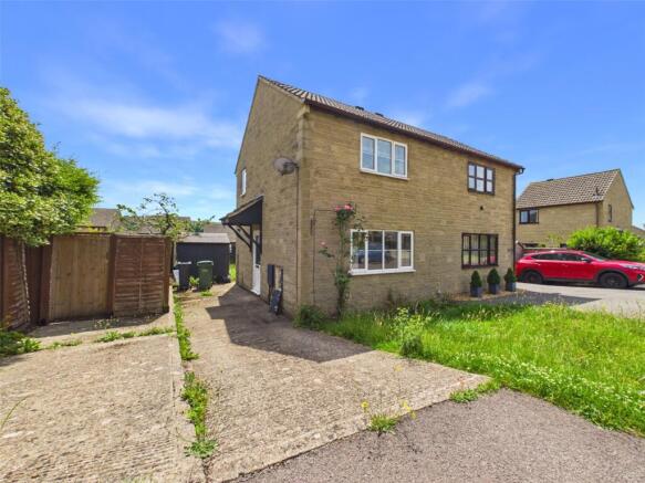 2 bed property, in Peghouse Close, £260,000