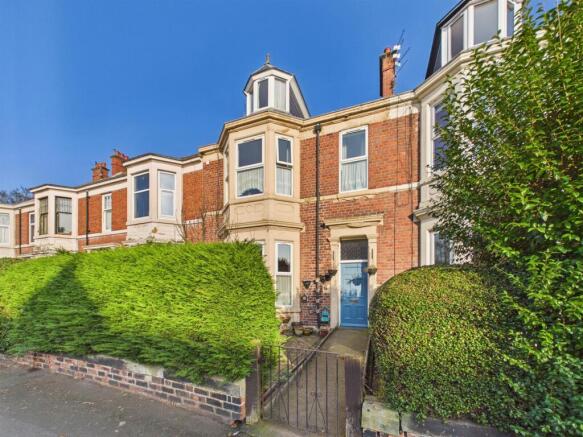 5 bed property, in Kirton Park Terrace, £395,000