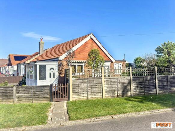 2 bed property, in Sea Front Estate, £349,995