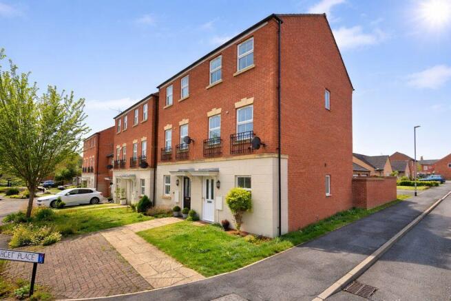 3 bed property, in Avocet Place, £175,000