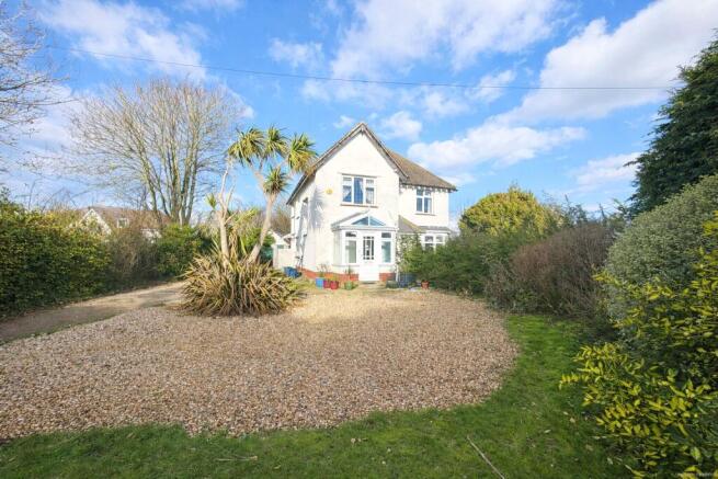 3 bed property, in New Road, £475,000