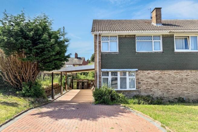3 bed property, in Brackendale Drive, £215,000