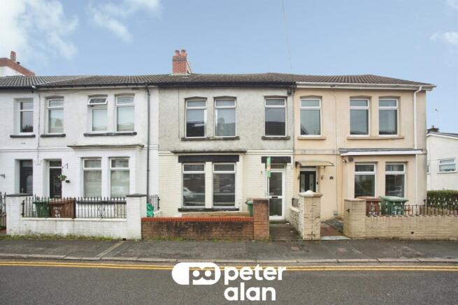 3 bed property, in Albany Road, £100,000