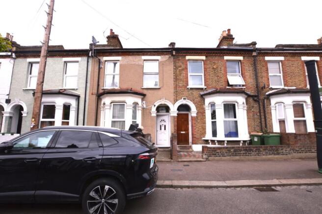 3 bed property, in Warwick Road, £625,000