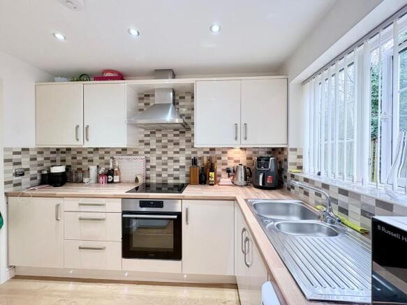 2 bed property, in Jossey Lane, £112,000