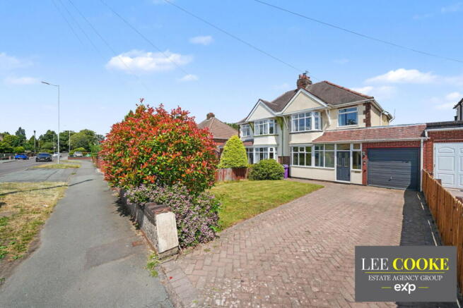 3 bed property, in Long Knowle Lane, £295,000