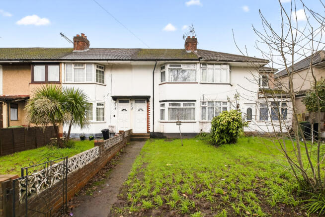 4 bed property, in Farnham Road, £369,950