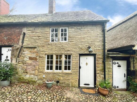 2 bed property, in Firwood Fold, £195,000