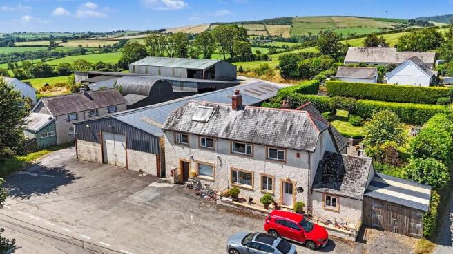 6 bed property, in Bwlchygroes, £650,000