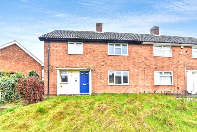 3 bed property, in 14 The Crescent Brimington, £35,000