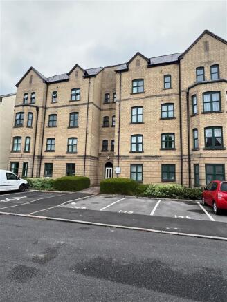 2 bed property, in Hadfield Close, £159,950