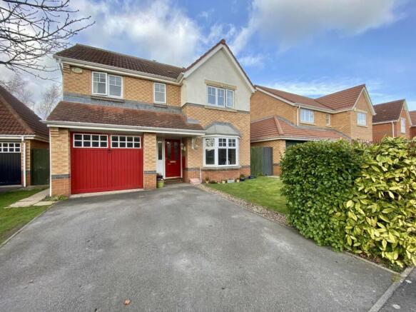 4 bed property, in Westminster Oval, £400,000