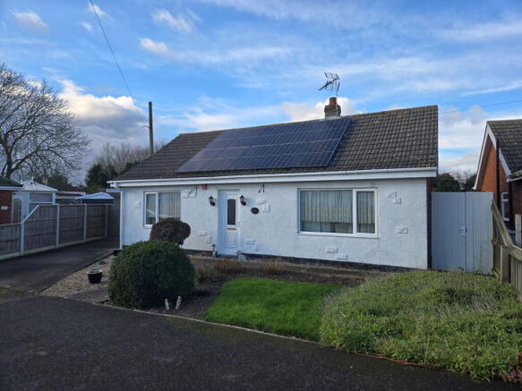 2 bed property, in Elizabeth Drive, £190,000
