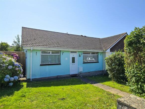 2 bed property, in Walton Way, £250,000