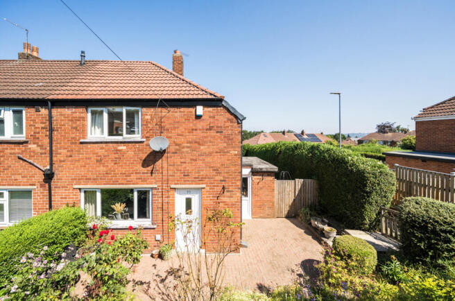 2 bed property, in Westdale Road, £180,000