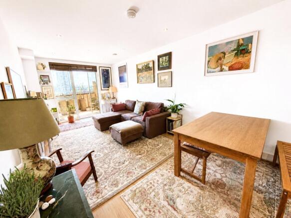 1 bed property, in Creekside, £415,000