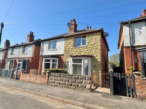 3 bed property, in Limes Avenue, £159,950
