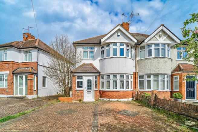 3 bed property, in Sussex Avenue, £625,000