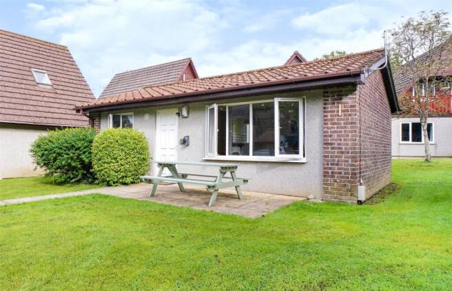 2 bed property, in Hengar Manor, £40,000