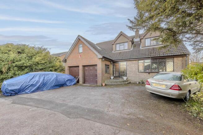 5 bed property, in Poplar Drive, £475,000