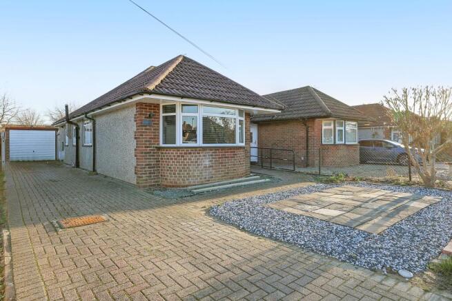 2 bed property, in Smallmead, £450,000