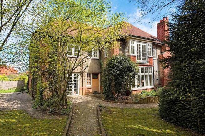 4 bed property, in Oakfield Road, £799,950