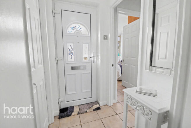 1 bed property, in Court Avenue, £375,000