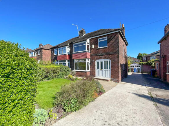 3 bed property, in Brinnington Road, £225,000