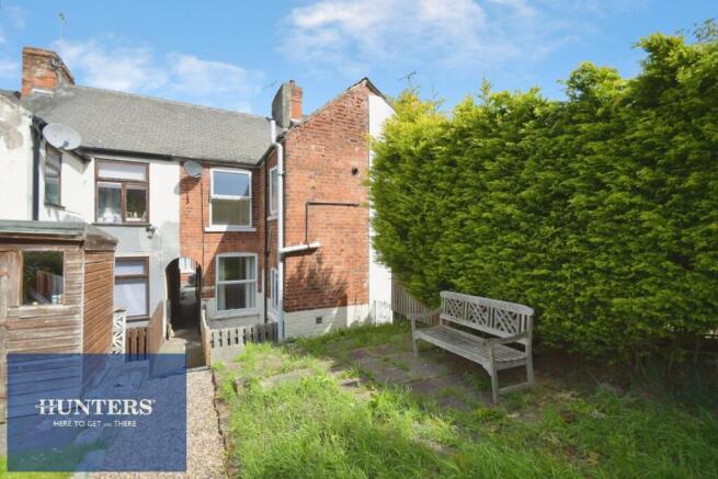 2 bed property, in Valley Road, £130,000