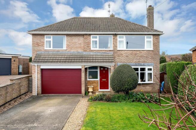 4 bed property, in Holyrood Close, £600,000
