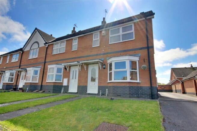 2 bed property, in Westlands Way, £169,950