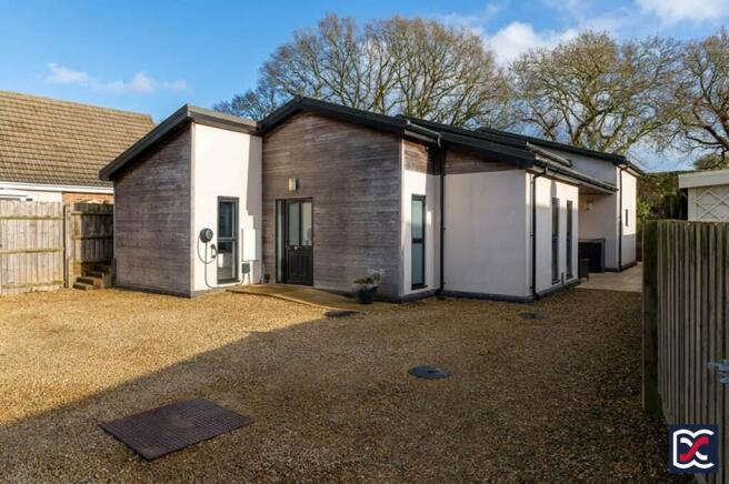 3 bed property, in Main Street, £525,000