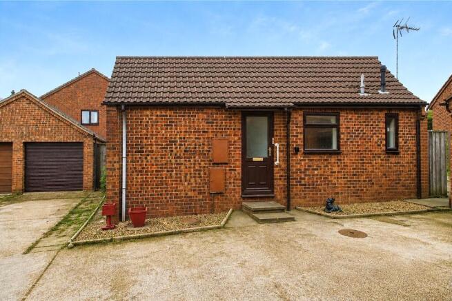 2 bed property, in Cannell Road, £190,000