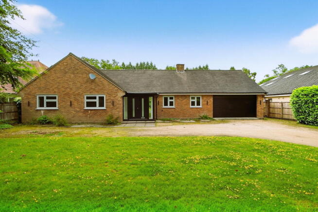 3 bed property, in Endwood Drive, £1,350,000