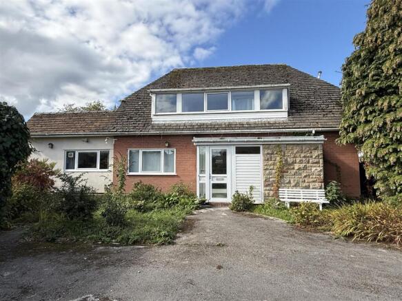 4 bed property, in The Dell, £449,500
