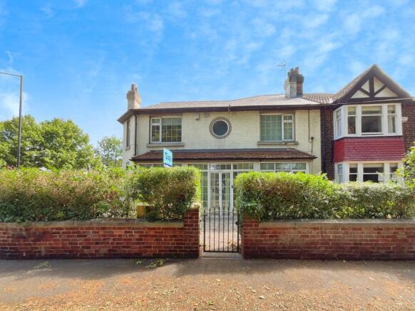 4 bed property, in Roman Road, £250,000