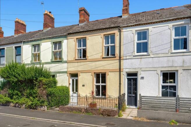 2 bed property, in Clifton Street, £160,000