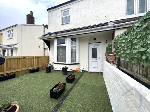 2 bed property, in Banastre Road, £150,000