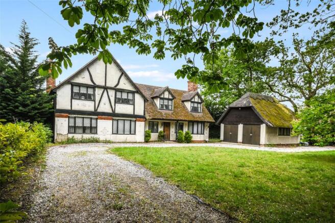 6 bed property, in East Hanningfield Road, £720,000