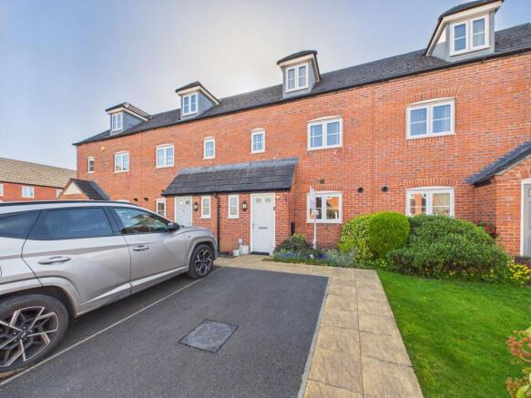 3 bed property, in Green Howards Road, £290,000