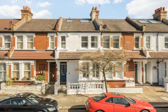 4 bed property, in Laburnum Road, £815,000