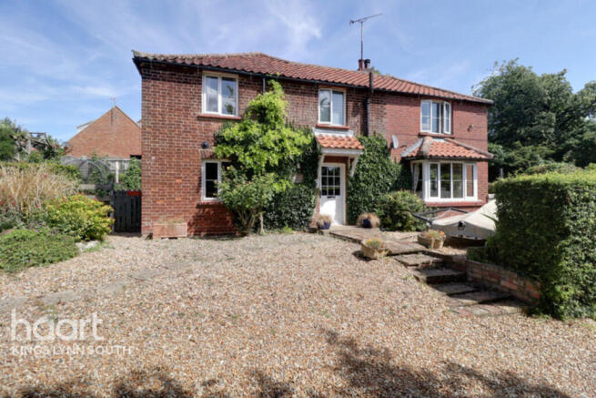 3 bed property, in Ringstead Road, £450,000