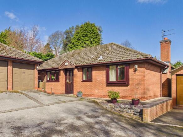 2 bed property, in Conway Road, £280,000