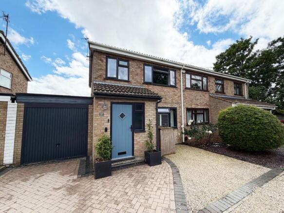 3 bed property, in Francis Dickins Close, £300,000