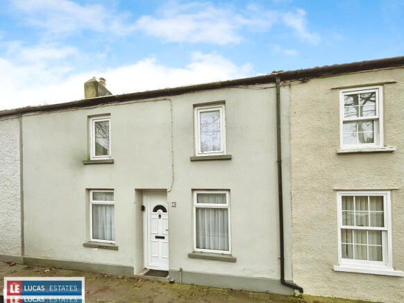 2 bed property, in Carno Street, £130,000