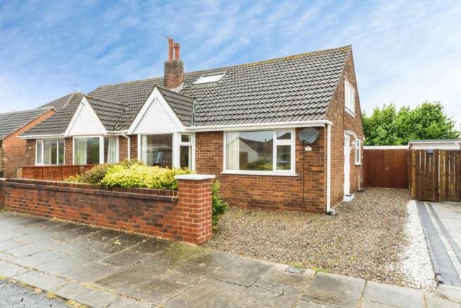 2 bed property, in Lomond Avenue, £260,000