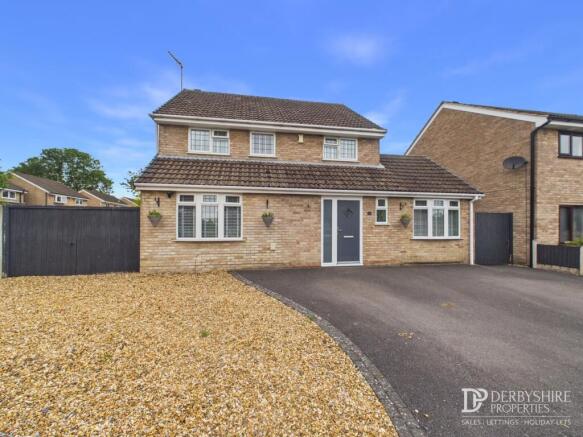 4 bed property, in Hampton Close, £400,000