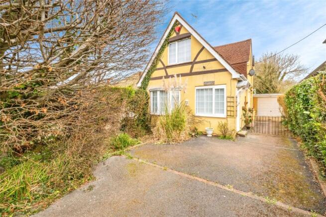 2 bed property, in Wood Lane, £370,000